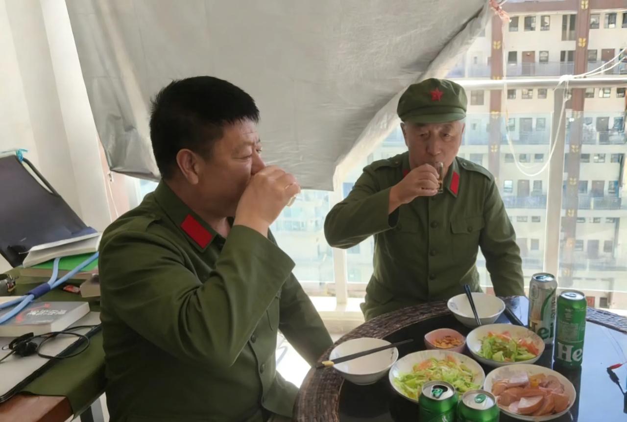 中午酒搭子过来了，说，听说你心脏照影堵了一多半，过来跟你喝点，哪天都堵了喝不上了