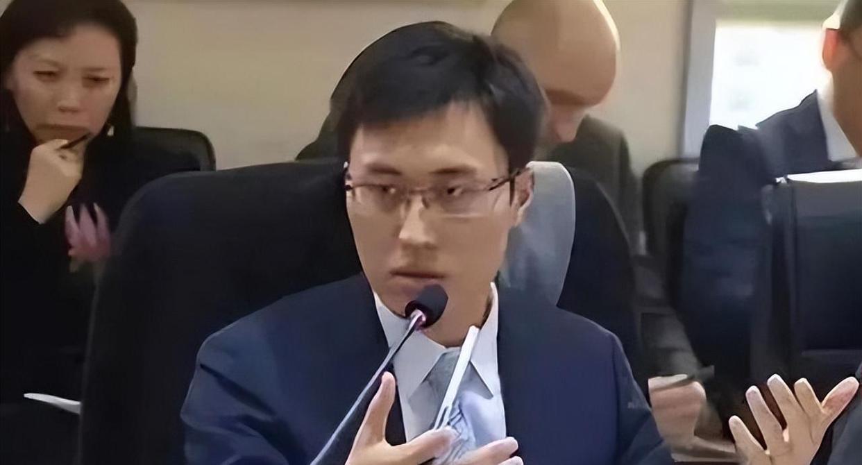 最讽刺的双标！别国打仗稳如泰山，中国统一就被吹崩？全网最荒谬的舆论双标，如