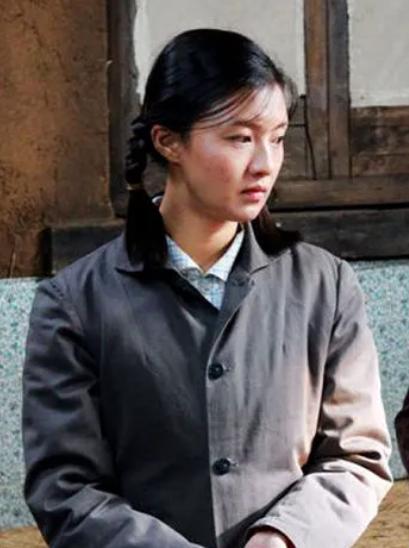 1974年，知青为报救命之恩，求娶村长女儿。这件事在当时的后山沟村引起了不小