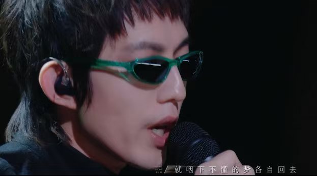 汪苏泷负责唱林宥嘉负责cos汤令山汪苏泷用歌声传递情感，林宥嘉以汤令山造型吸