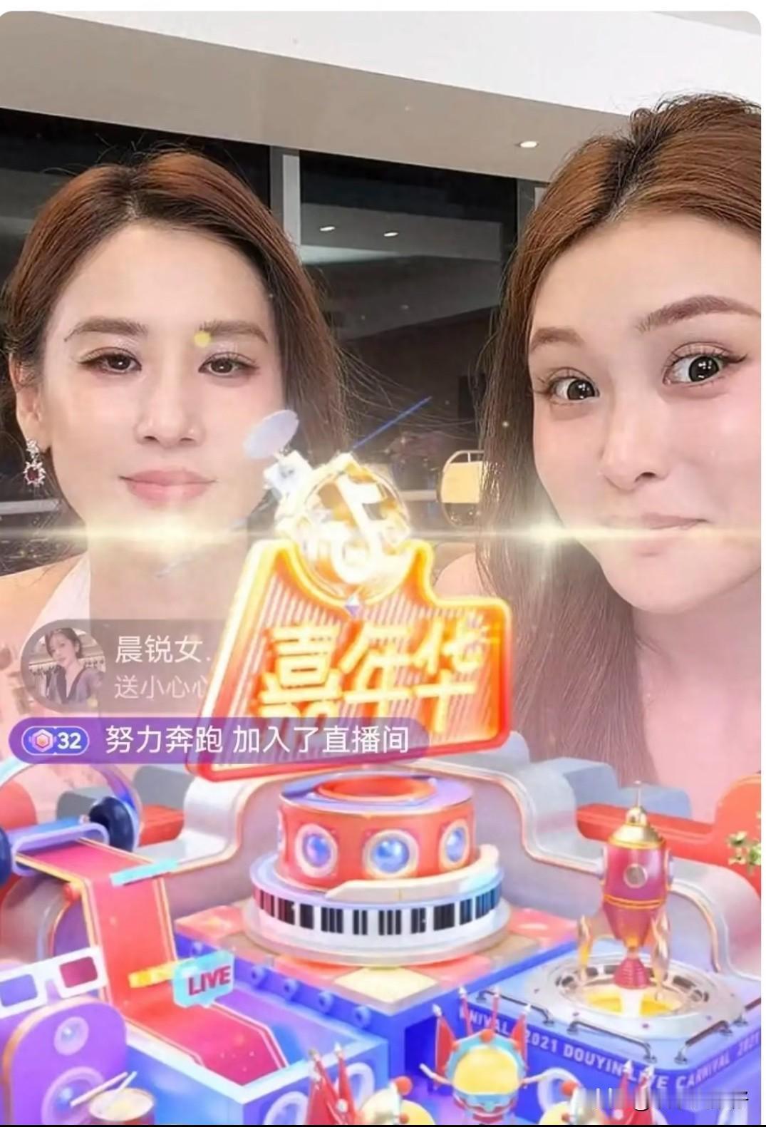 杨子又来蹭前妻黄圣依的流量了，在黄圣依的直播间，杨子刷礼物把自己刷成了榜一大哥。