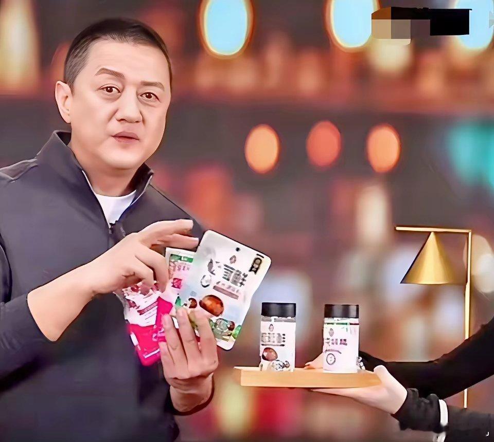 昨晚李亚鹏的直播，看得我直摇头，直播间火爆之后就变味了，以前就是做生意，现在全是