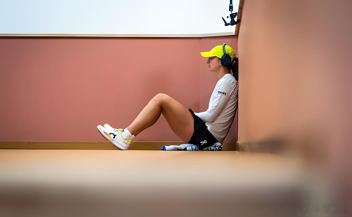 斯瓦泰克WTA1000丝袜怎么了？真的是因为祖父去世影响吗？打得太差了！1-6/