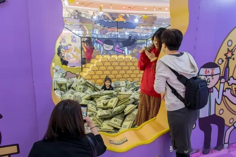 掏心掏肺好几年，升职加薪的凭啥是那个‘后来户’？”这事儿，我太懂了，心寒得跟冬天