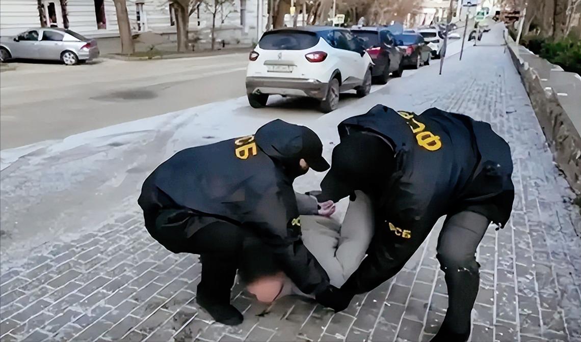 俄罗斯差点就出大事了！俄联邦安全局直接出手，在克里米亚把一起针对俄军高级军官的暗