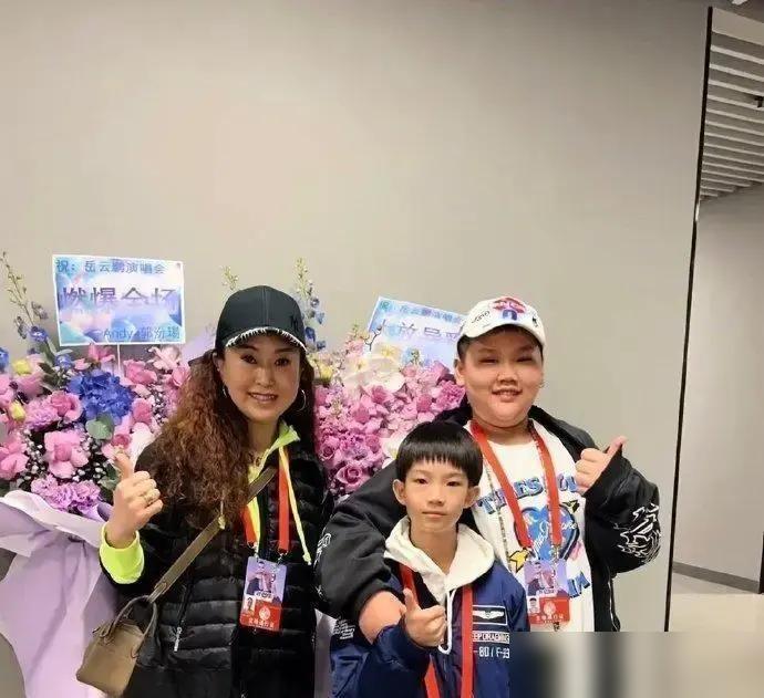 郭德纲小儿子，没靠相声，在抖音三个月捞了2000万。其实是他和发小赵彤贺合伙