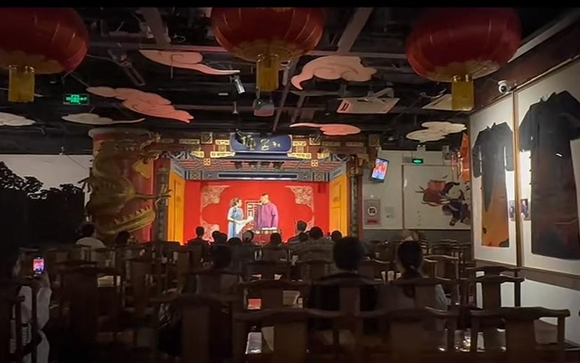 【德云社小园子演出真实情况曝光，满坑满谷或是虚假繁荣，对此你怎么看？】近日，有