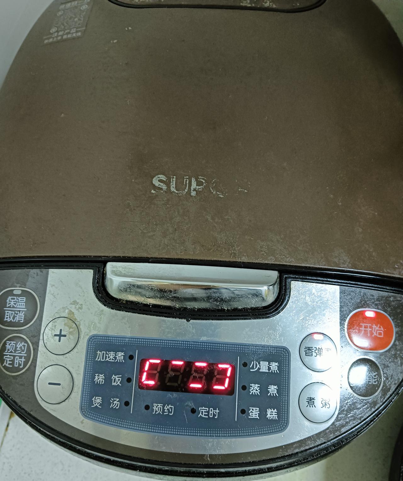 晚上送外卖回来，本来想着歇一会再做晚饭的，结果一下子睡到现在，被儿子喊醒的，儿子