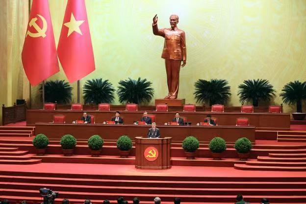 越通社的这张照片，就已经说明了一切！在台上的有苏林、梁强、范明政、陈青敏和陈锦秀