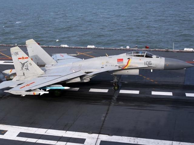 照的就是你，怎么啦！日本F-15无视辽宁舰演训海空域公告，多次抵近滋扰我歼-15