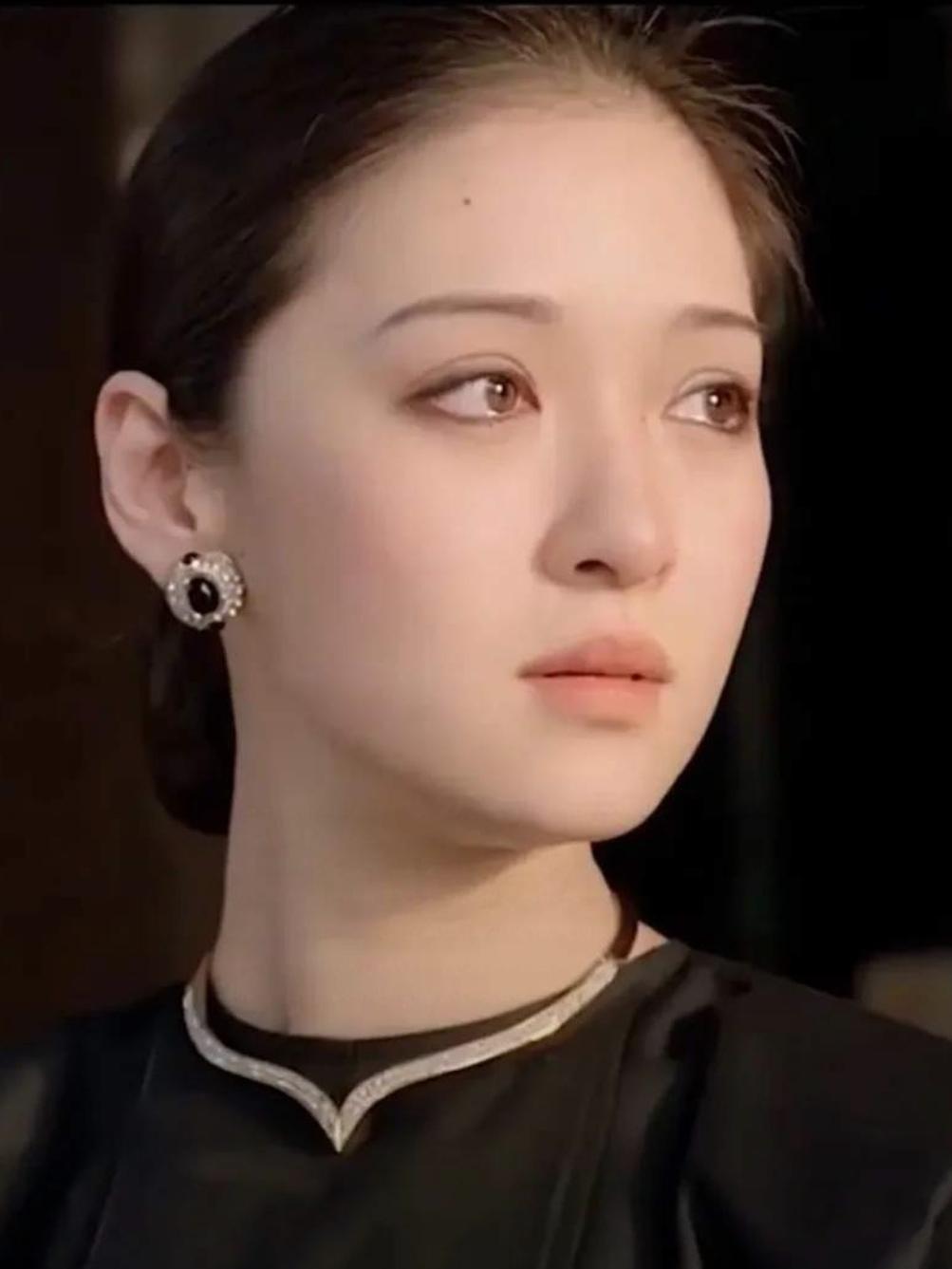 胡因梦有才、有貌、有修养，被称台湾第一美女，寻常百姓家是很难诞生出这样的孩子的，