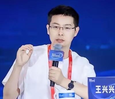 宇树科技创始人王兴兴，发出震撼言论：“预计明后年，一些服务业、工业就可以被AI完