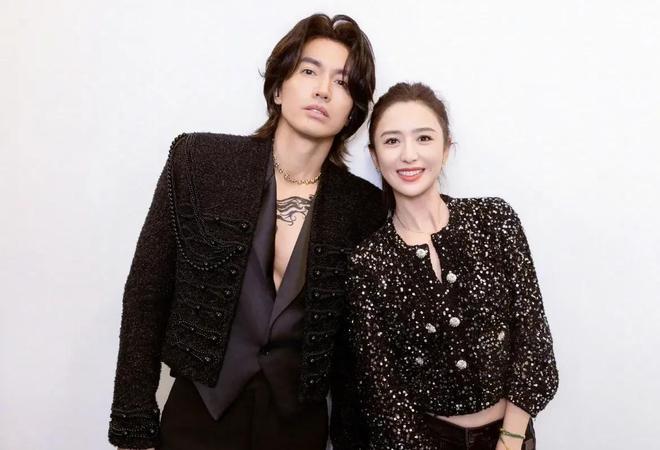 11年只发1条短信，佟丽娅在言承旭演唱会上哭到哽咽：这样的友情，你敢信吗？佟