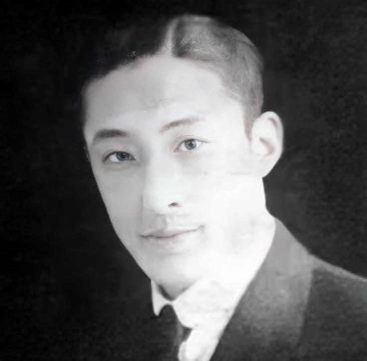1945年，一个“汉奸”提着十亿现金和上百根金条投奔新四军，两位将领当场愣住，这