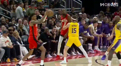 杜兰特推里夫斯这下真是故意的，哈哈。湖人也是鸡贼，放着詹姆斯这种大个不去防，偏