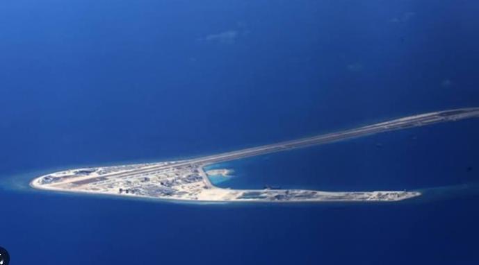 美军战略轰炸机西太巡航，演练远程打击，向台海南海方向秀威慑近日，美军战略轰炸