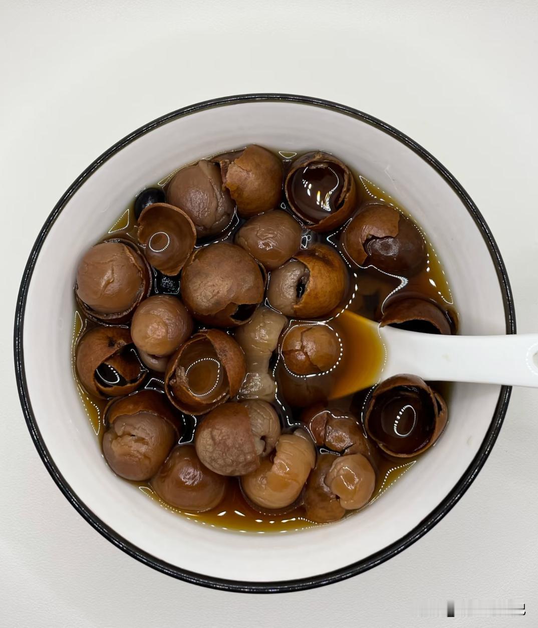 香油泡桂圆干，胜过万两金，懂的都懂，都在悄悄吃，这是流传至今的老方法。这句“香