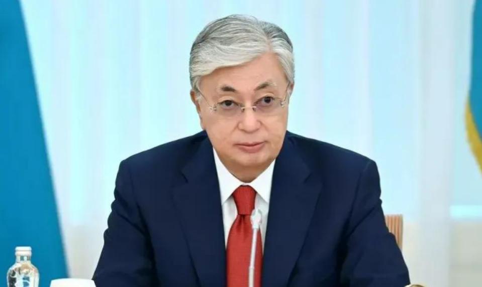 宁愿将石油远销欧美，也不愿就近卖给中国，哈萨克斯坦图什么？很多朋友看着地图都会