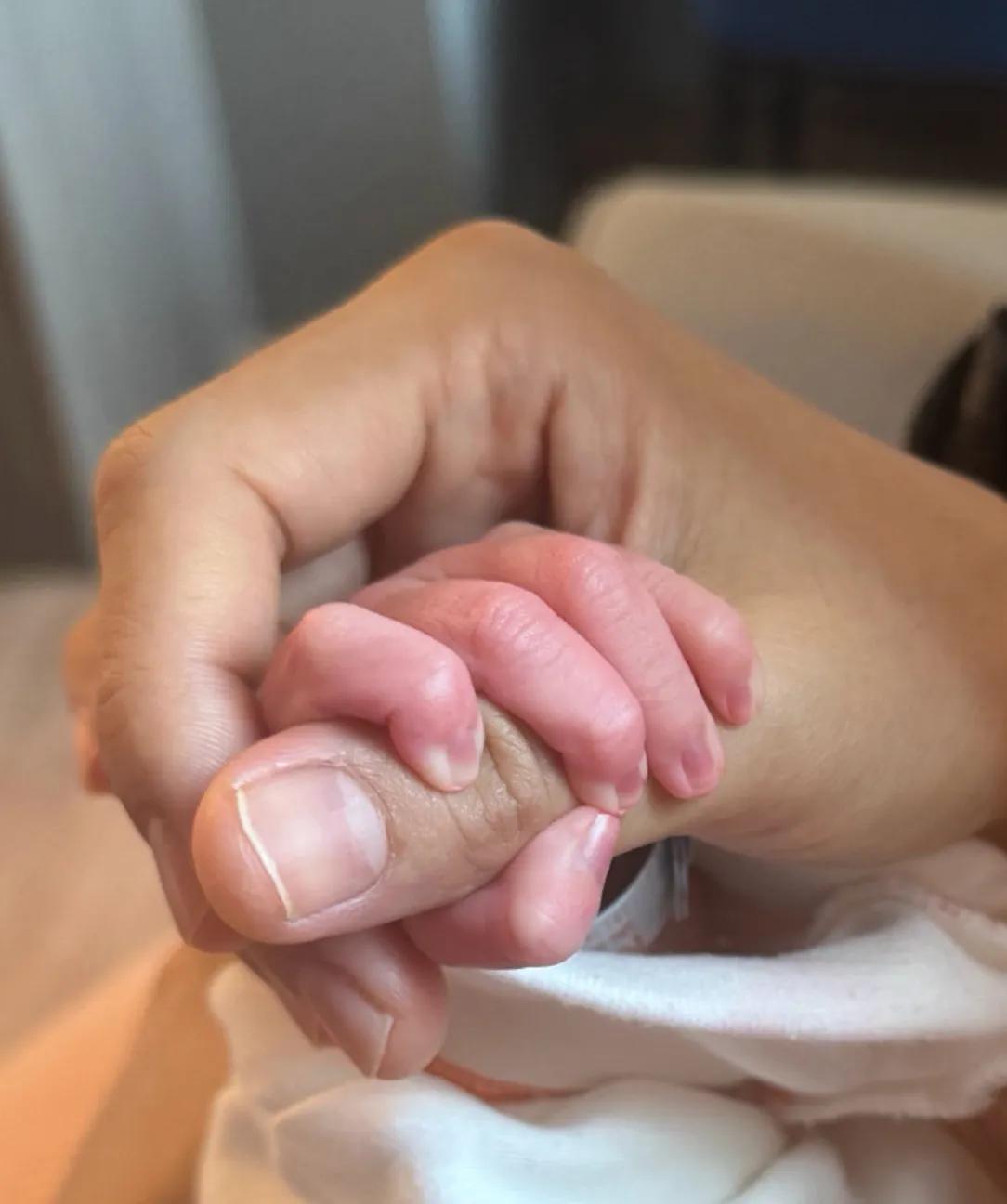 跟婆婆提生二胎，她的话直接给我整沉默了。别人的婆婆都盼着儿女双全，巴不得家里多
