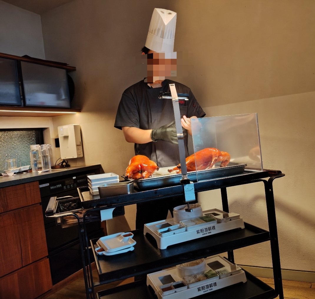 来吃个烤鸭