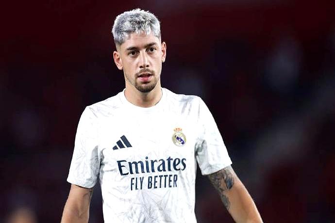 皇马更衣室只有一个人能压得住，一定不是阿隆索。我看着巴尔韦德（82）都替