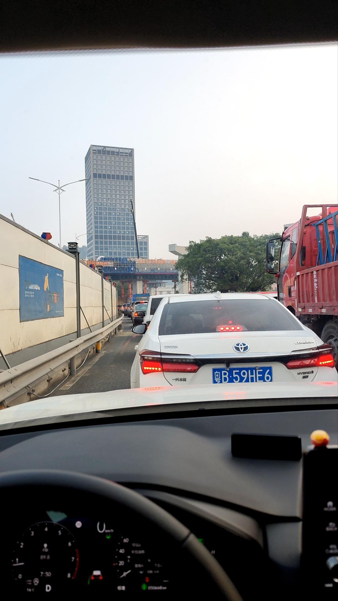 算不上难过吧，当时16-17年房价最高的时候，那个时候想着买房来着，只是后来因为