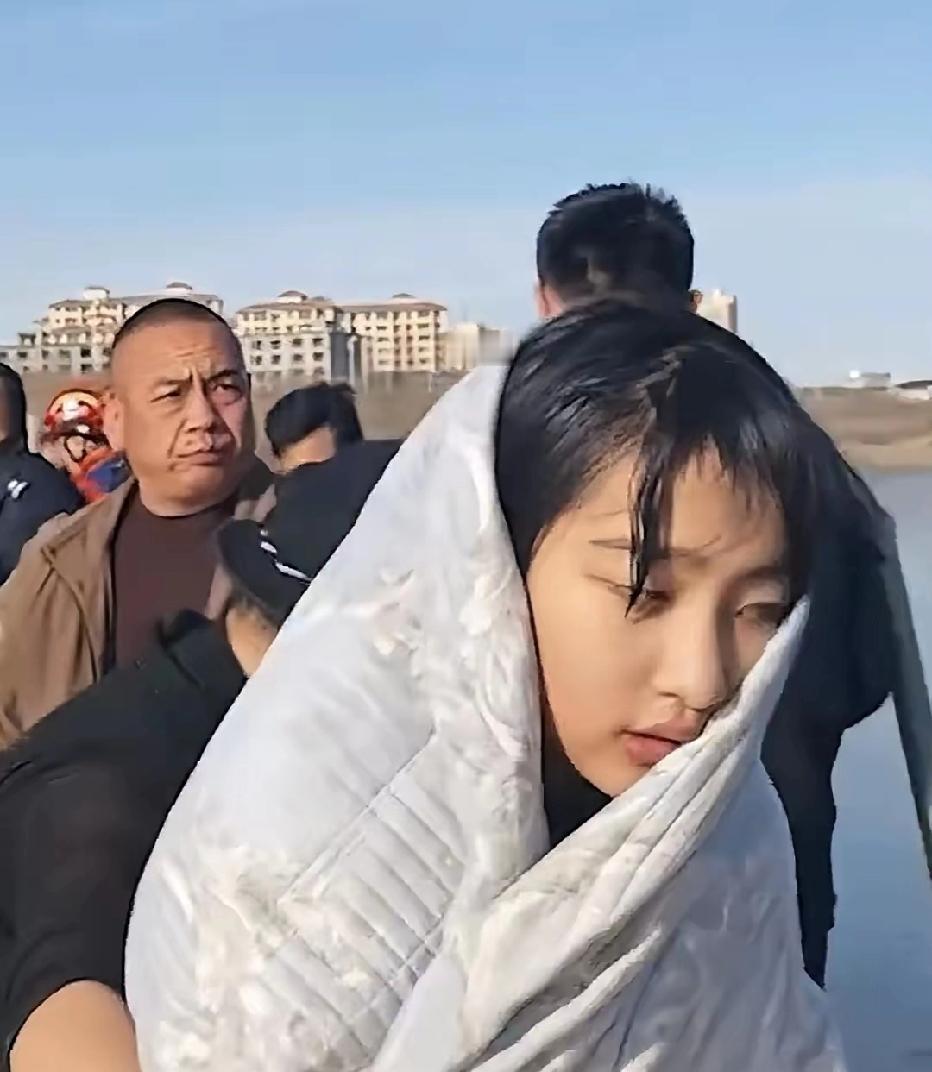 发了几年的美女，突然发现这张照片的美女最漂亮！有的感动，往往就在一瞬间，就像