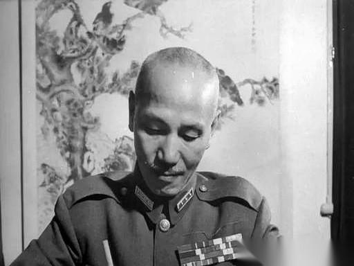 1945年，抗战刚打赢，蒋介石人在重庆，给南京的何应钦下了一道口头密令。就一句