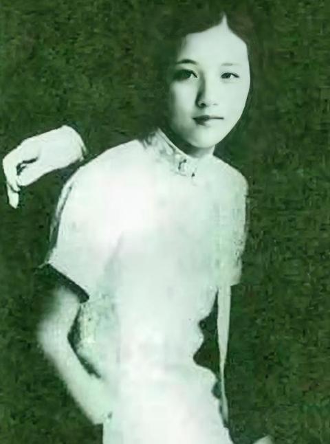 1938年7月，17岁的郭翼青嫁给了56岁的程潜。新婚当晚，小姑娘羞恼地直言：“