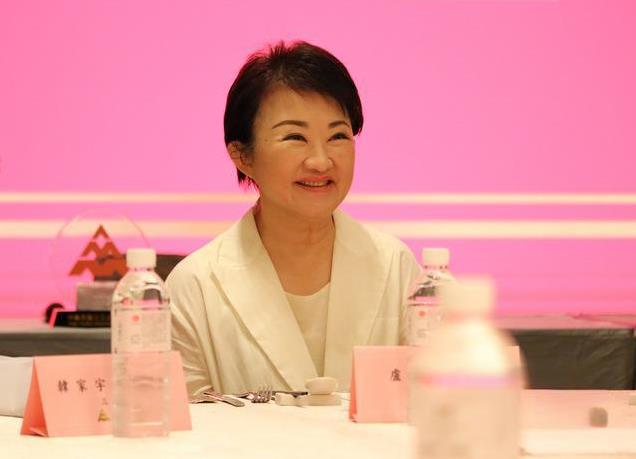 传出国民党台中市长卢秀燕将在8月23日大罢免后宣布不选国民党主席，此讯息牵动国民