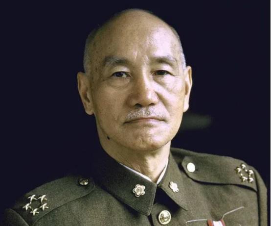 1949年，渡江战役中，痛失南京的老蒋绝望地对汤恩伯说：“打仗我不如毛泽东，写诗