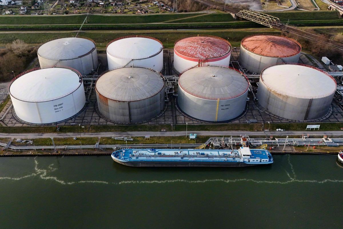 #特朗普拒绝普京提议#【美媒：#普京提议将伊朗浓缩铀转放俄罗斯#特朗普拒绝】据