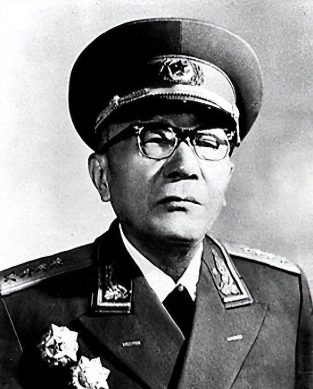 历经蒙冤、职务遭受调整，家人也受到牵连，1980年，黄克诚却公开发声，倡导客观公