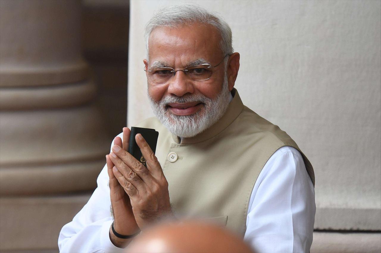 莫迪在印度连着干了十几年总理，还在前两年拿下第三个任期，换别的政客早因为那些政治