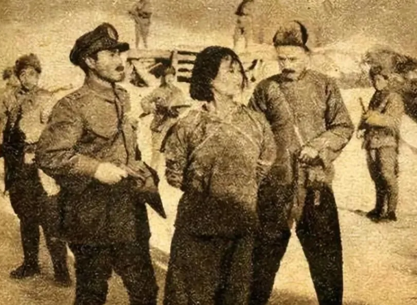 1939年，徐德兰被俘，日军见她不肯屈服，就扒光她的衣服，把她绑在雪地上，并举起