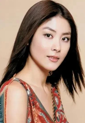 记者问陈慧琳:“你最不想去哪里演出？”陈慧琳不假思索:“最不想去东北演出。”记者