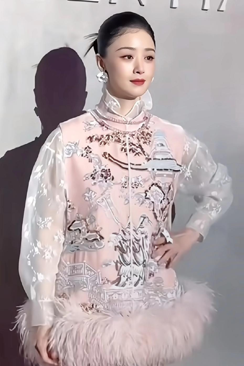 蒋欣红毯一亮相，瘦了，但没饿瘦。不是靠水煮菜，也不是靠断碳水，是请了营养师，每