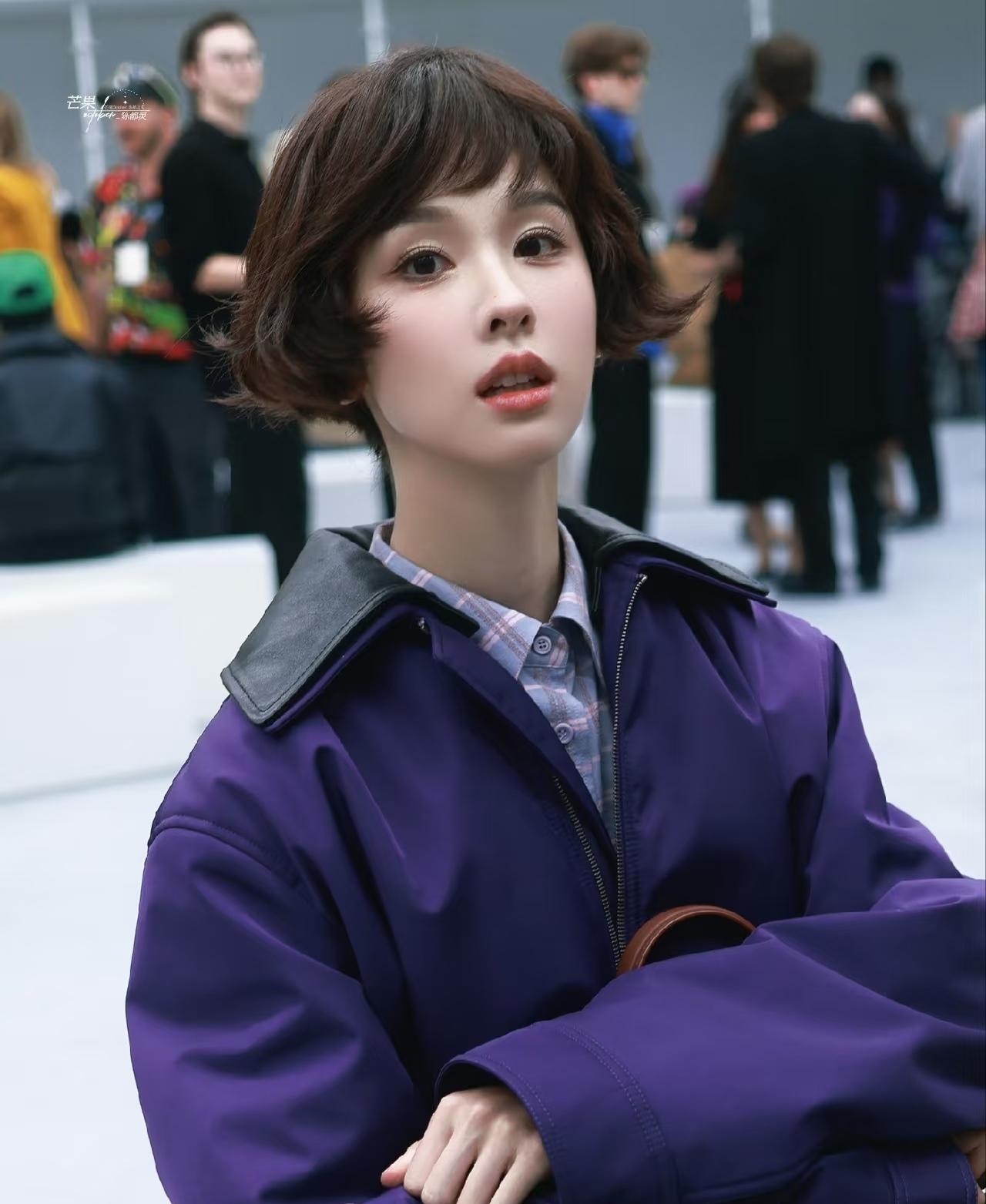 陈都灵啊陈都灵，难道没有人告诉过你吗？这次你在巴黎时装周上那个造型，真的是太