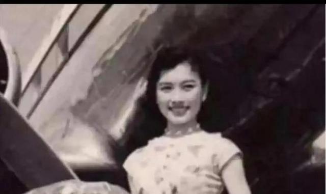 1917年，40岁军阀王德庆病逝。临终前，他偷偷塞给17岁小妾30万大洋，一再叮