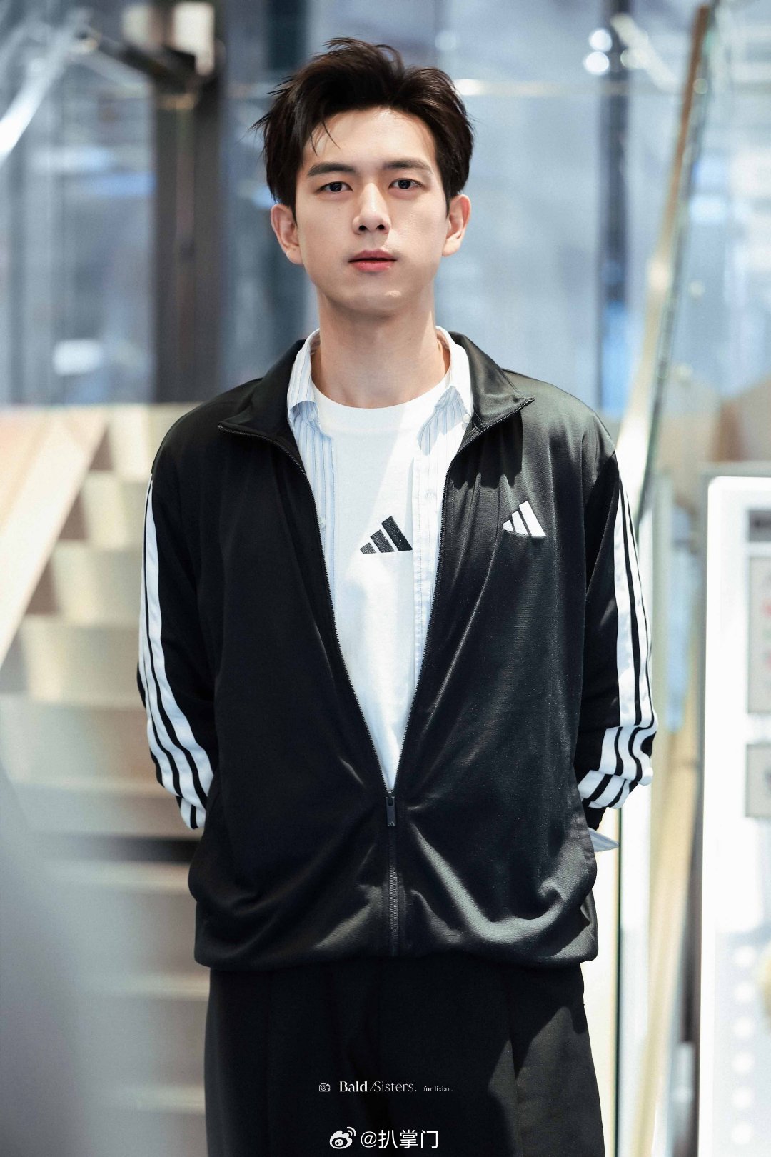 李现出发去世界杯开球李现世界杯出发路透啊啊啊啊啊，又是被李现的状态惊艳到的一