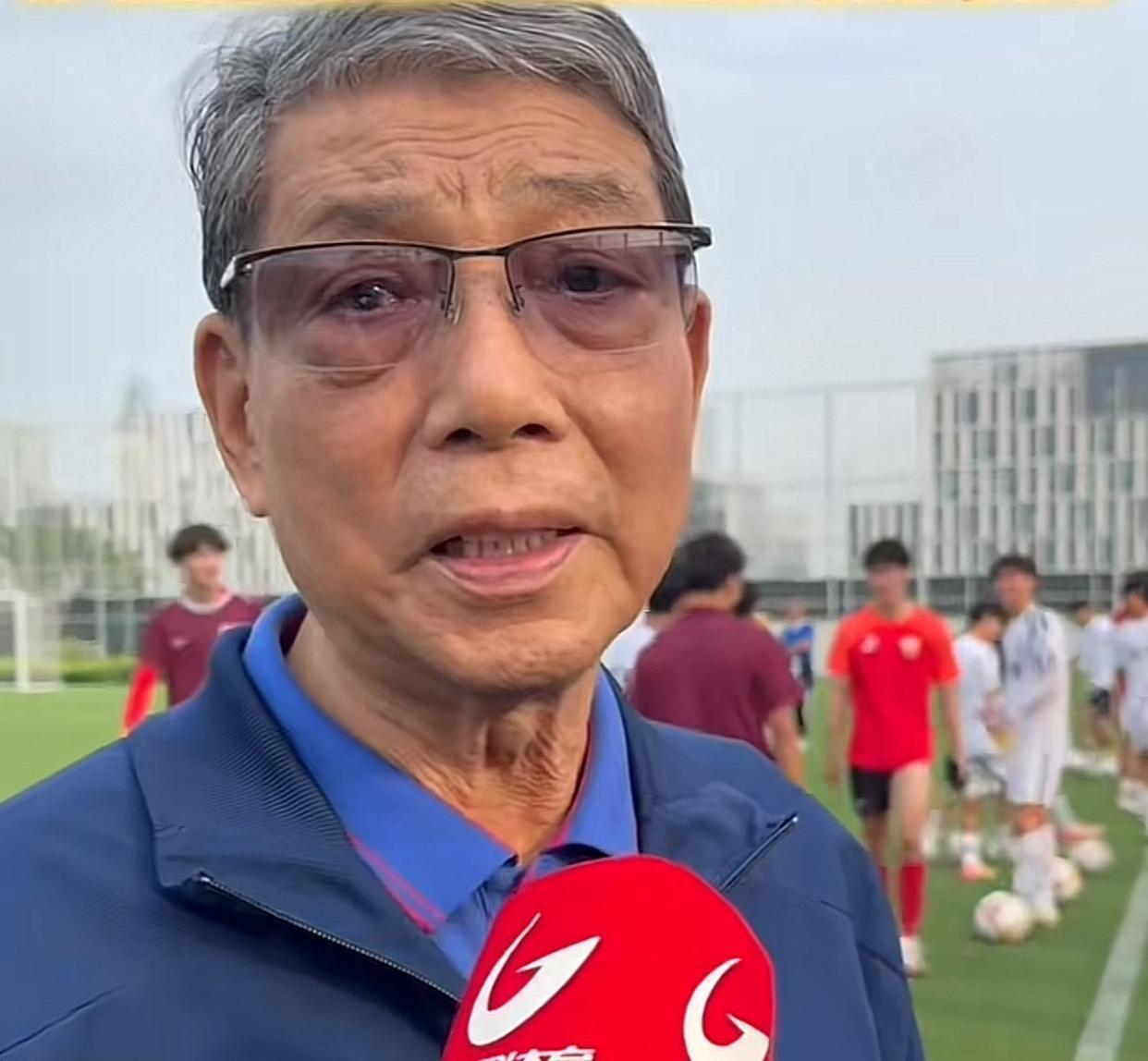 足坛泰斗徐根宝誓言横下一条心!上海全运u20即将出征!这次上海队应该汇聚了太多的