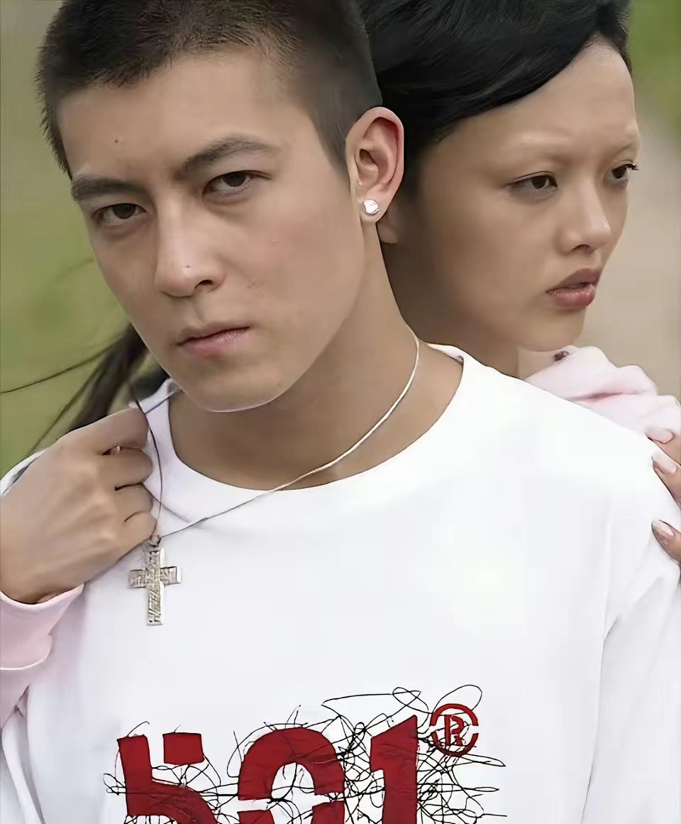陈冠希2004年拍的广告，没有一点笑容，不知道冠希哥心里是不是失望了