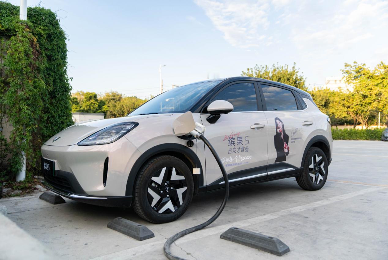 累计销量超60万，五菱缤果家族10月再创佳绩，不愧是A0级代步首选！ 当你手