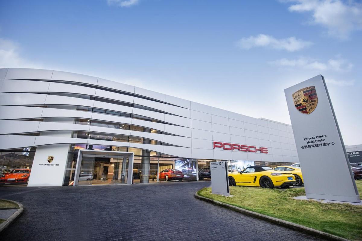 一向高冷的保时捷，最近直接放下身段，在中国市场玩起了“大招连环炸”，看完官方爆料