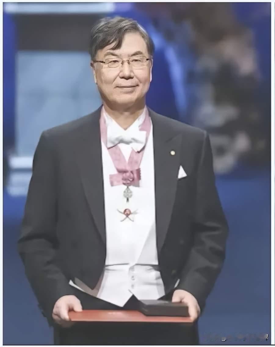 瑞典时间12月10日下午，2025年诺贝尔奖颁奖典礼在斯德哥尔摩音乐厅热闹开场。