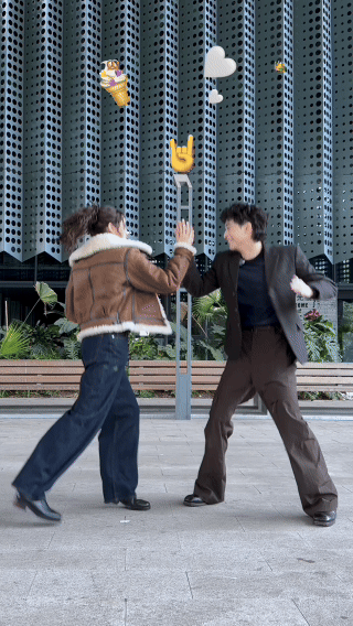 恩利欧阳娜娜自拍谁被恩利欧阳娜娜自拍戳到了！自然不刻意的同框尽显好友情谊，恩利清