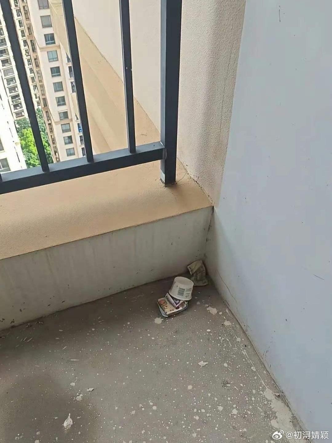 楼梯间意外发现，身处医院，实在不敢捡。