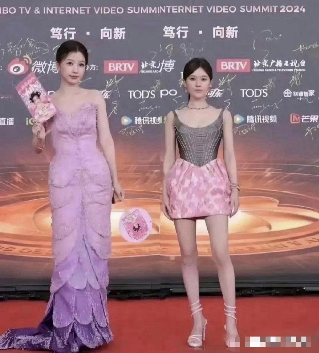 网友发的赵露思和虞书欣照片对比，你觉得谁更好看