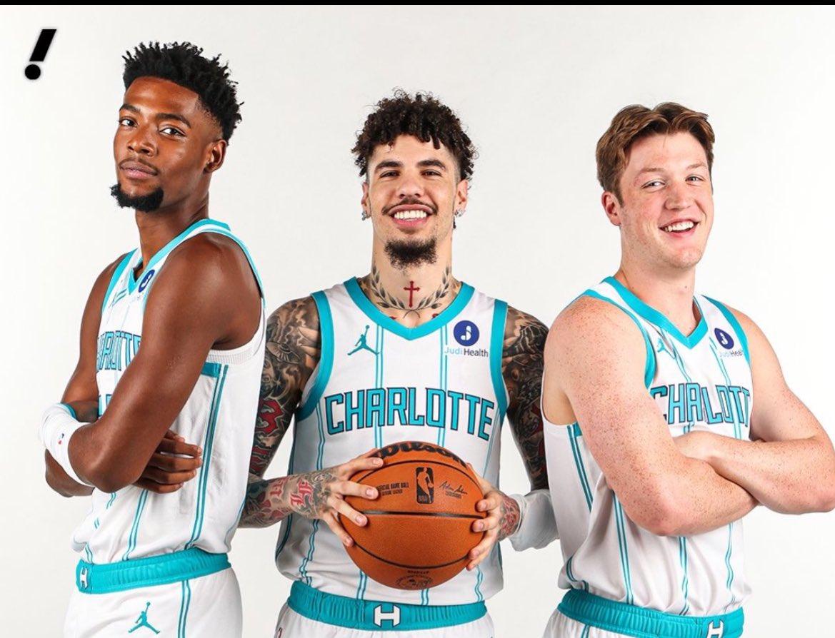 夏洛特黄蜂队的三人组在2025/26赛季创造了历史。拉梅洛·鲍尔、康·纽佩尔和