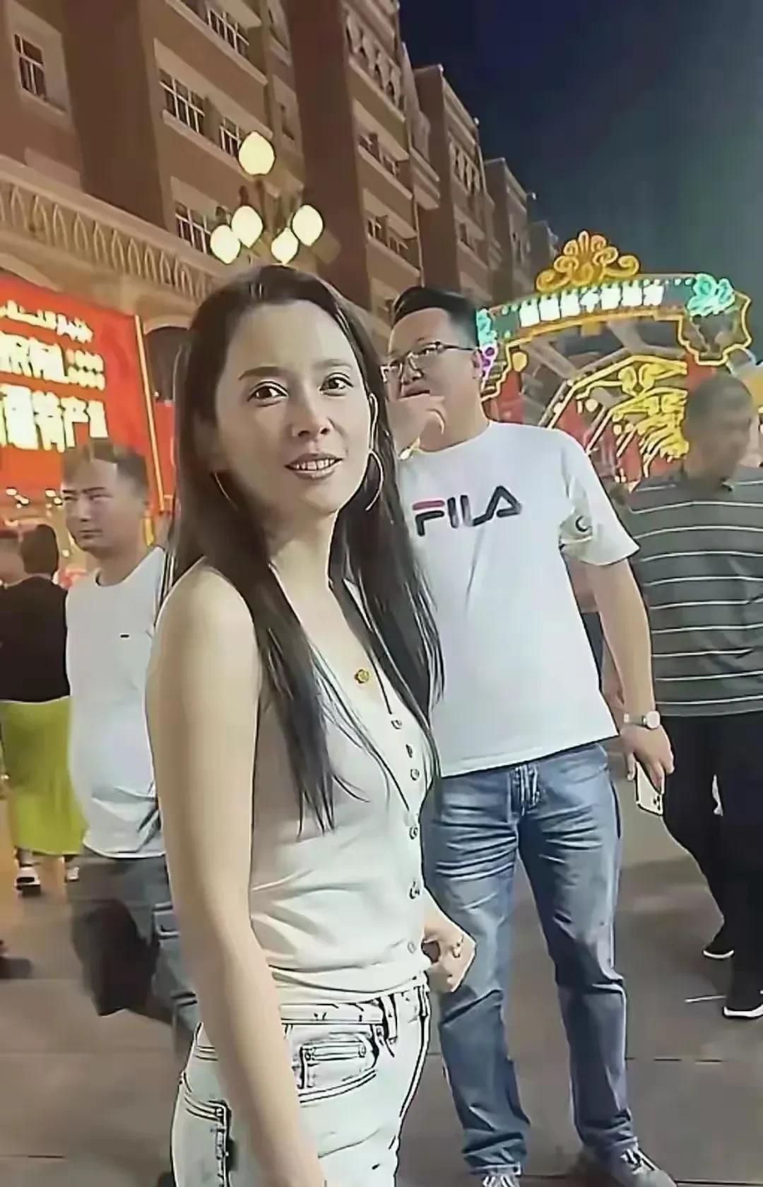 森林北素颜很一般，也很普通，其实这也正常。毕竟网上那些精修图和现实，总会有差距的